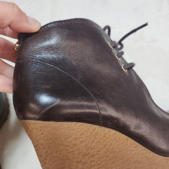 Michael Kors Boots 6.5 Wedges Ankle Brown Leather Lace Up Dark Academia Moc Toe - Picture 13 of 15